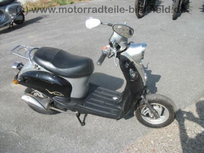 Giantico_Venus_50_Retro-Roller_Front-Schaden_-_wie_Ecobike_Sukida_Scooter_Roma_50_12.jpg