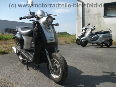 Giantico_Venus_50_Retro-Roller_Front-Schaden_-_wie_Ecobike_Sukida_Scooter_Roma_50_9.jpg