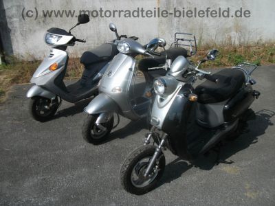 MBK_Flame_125_4NB_grau_Riss_Front-Fender_4-Takt_Roller_wie_Yamaha_XC_125_Cygnus_4NB_1.jpg