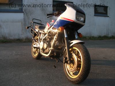 Honda_VF_750_F_RC15_HRC_Schuh_Gepaecktraeger_-_wie_VF_500_700_750_F_S_C_RC07_RC09_RC21_PC12_42.jpg