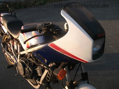 Honda_VF_750_F_RC15_HRC_Schuh_Gepaecktraeger_-_wie_VF_500_700_750_F_S_C_RC07_RC09_RC21_PC12_48.jpg