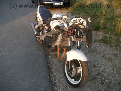 Honda_VFR_750_F_RC24_weiss_Sturz_EZ90_72kW_Stahlflex_-_wie_RC36_VF_500_700_750_F_S_C_RC07_RC09_RC21_PC12_11.jpg