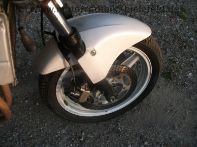 Honda_VFR_750_F_RC24_weiss_Sturz_EZ90_72kW_Stahlflex_-_wie_RC36_VF_500_700_750_F_S_C_RC07_RC09_RC21_PC12_18.jpg