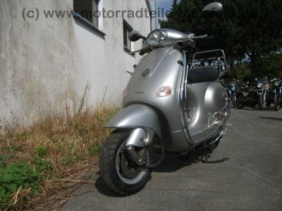 Vespa_125_ET4_Roller_Typ_M04_EZ01_silber-grau_Chrom_Sturzbuegel_vorn_und_hinten_Gepaecktraeger_gepflegt_10.jpg