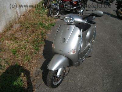 Vespa_125_ET4_Roller_Typ_M04_EZ01_silber-grau_Chrom_Sturzbuegel_vorn_und_hinten_Gepaecktraeger_gepflegt_11.jpg