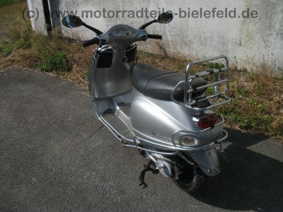 Vespa_125_ET4_Roller_Typ_M04_EZ01_silber-grau_Chrom_Sturzbuegel_vorn_und_hinten_Gepaecktraeger_gepflegt_13.jpg