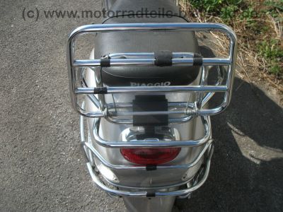 Vespa_125_ET4_Roller_Typ_M04_EZ01_silber-grau_Chrom_Sturzbuegel_vorn_und_hinten_Gepaecktraeger_gepflegt_14.jpg