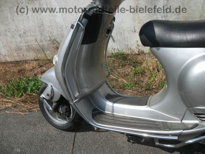 Vespa_125_ET4_Roller_Typ_M04_EZ01_silber-grau_Chrom_Sturzbuegel_vorn_und_hinten_Gepaecktraeger_gepflegt_18.jpg