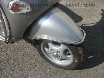 Vespa_125_ET4_Roller_Typ_M04_EZ01_silber-grau_Chrom_Sturzbuegel_vorn_und_hinten_Gepaecktraeger_gepflegt_46.jpg