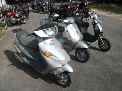 Vespa_125_ET4_Roller_Typ_M04_EZ01_silber-grau_Chrom_Sturzbuegel_vorn_und_hinten_Gepaecktraeger_gepflegt_6.jpg