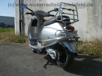 Vespa_125_ET4_Roller_Typ_M04_EZ01_silber-grau_Chrom_Sturzbuegel_vorn_und_hinten_Gepaecktraeger_gepflegt_9.jpg