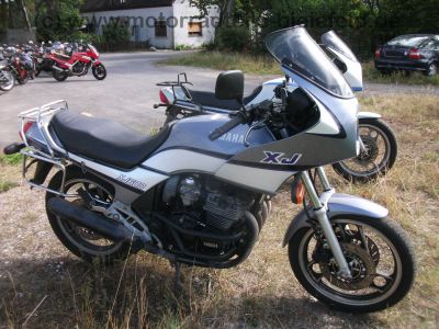 Yamaha_XJ_600_3KN_grau-weiss_49kW_67PS_Original-Verkleidung_hohe_Scheibe_Koffer-Traeger_-_wie_51J_XJ_550_650_700_750_900_4.jpg