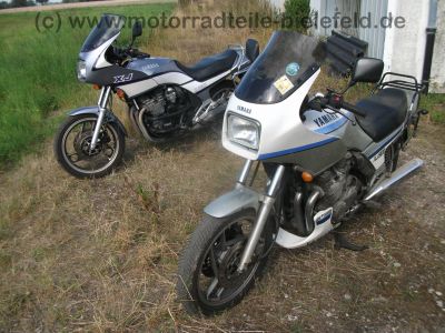 Yamaha_XJ_600_3KN_grau-weiss_49kW_67PS_Original-Verkleidung_hohe_Scheibe_Koffer-Traeger_-_wie_51J_XJ_550_650_700_750_900_5.jpg