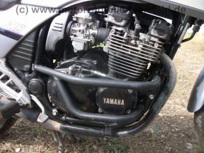 Yamaha_XJ_600_3KN_grau-weiss_49kW_67PS_Original-Verkleidung_hohe_Scheibe_Koffer-Traeger_-_wie_51J_XJ_550_650_700_750_900_67.jpg