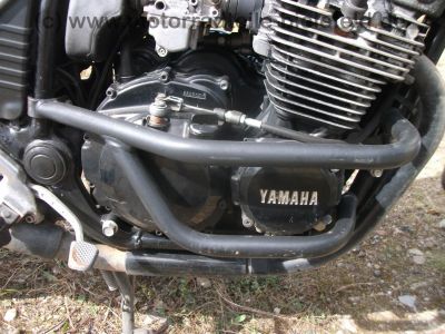 Yamaha_XJ_600_3KN_grau-weiss_49kW_67PS_Original-Verkleidung_hohe_Scheibe_Koffer-Traeger_-_wie_51J_XJ_550_650_700_750_900_79.jpg