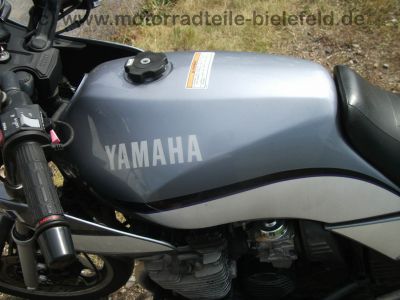 Yamaha_XJ_600_3KN_grau-weiss_49kW_67PS_Original-Verkleidung_hohe_Scheibe_Koffer-Traeger_-_wie_51J_XJ_550_650_700_750_900_85.jpg