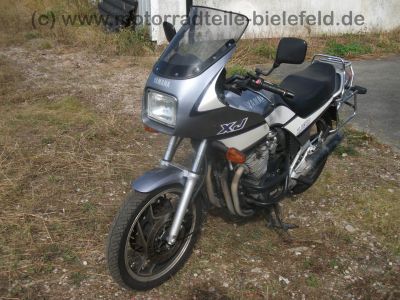 Yamaha_XJ_600_3KN_grau-weiss_49kW_67PS_Original-Verkleidung_hohe_Scheibe_Koffer-Traeger_-_wie_51J_XJ_550_650_700_750_900_9.jpg