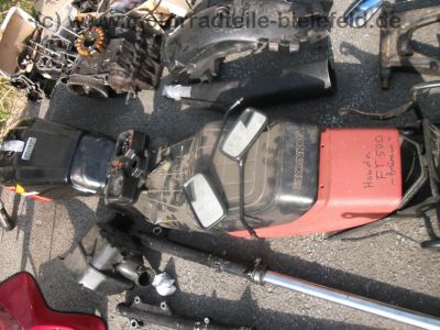 Honda_FT_500_PC07_rot_zerlegt_Ersatz-Teile_spare-parts_-_wie_CB_XL_250_500_R_S_PD01_PD02_MC02_14.jpg