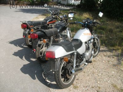 Suzuki_GS_400_E_Twin_Zwei-Zylinder_Klassiker_original_Auspuff_DGM_31914_S_-_wie_GS_500_550_750_D_E_L_T_84.jpg