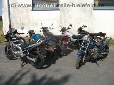 Suzuki_GS_500_E_GM51B_tuerkis_Crash_-_wie_GS_500_U_EU_JS1BK_GM51A_3.jpg