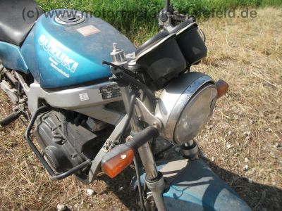Suzuki_GS_500_E_GM51B_tuerkis_Crash_-_wie_GS_500_U_EU_JS1BK_GM51A_53.jpg