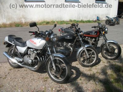 Suzuki_GS_550_E__original_schwarz-rot_Gepaeck-Traeger_-_wie_GS_400_500_750_D_E_L_T_93.jpg