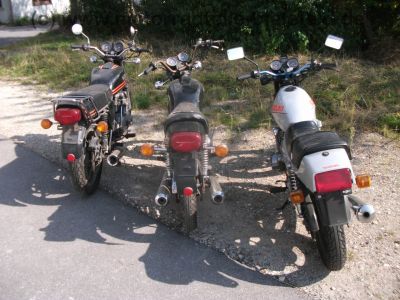 Suzuki_GS_550_E__original_schwarz-rot_Gepaeck-Traeger_-_wie_GS_400_500_750_D_E_L_T_94.jpg