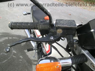 Honda_CBX_650_E_RC13_weiss_orig__Auspuff_HM_ME5_E_-_wie_CBX_550_750_F_F2_PC04_RC17_36.jpg