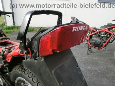 Honda_VF_400_F_NC13_nackt_mit_orig__Auspuff_HM_KE7_K_-_wie_VT_500_E_PC11_VF_500_F_F2_PC12_VF_750_F_RC15_14.jpg
