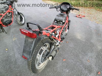 Honda_VF_400_F_NC13_nackt_mit_orig__Auspuff_HM_KE7_K_-_wie_VT_500_E_PC11_VF_500_F_F2_PC12_VF_750_F_RC15_44.jpg