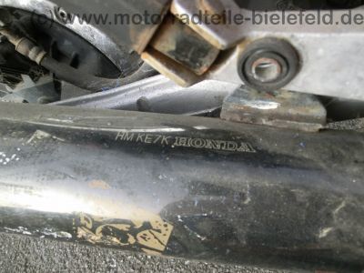 Honda_VF_400_F_NC13_nackt_mit_orig__Auspuff_HM_KE7_K_-_wie_VT_500_E_PC11_VF_500_F_F2_PC12_VF_750_F_RC15_56.jpg