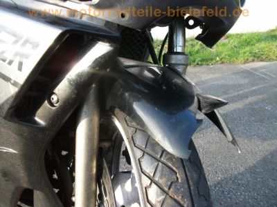 Yamaha_FZR_600_3HE_schwarz-grau_Doppel-Scheinwerfer_crash_Motor_OK_36.jpg