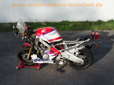 Honda_CBR_600_F_PC25_rot-weiss_CRASH_Hinterrad_7-Speichen_ENKEI_17_x_4_50_-_Auspuff__HM_MV9_E1_14.jpg