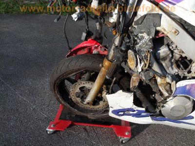 Honda_CBR_600_F_PC25_rot-weiss_CRASH_Hinterrad_7-Speichen_ENKEI_17_x_4_50_-_Auspuff__HM_MV9_E1_23.jpg