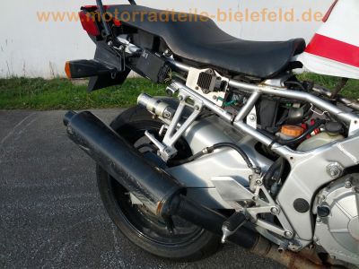 Honda_CBR_600_F_PC25_rot-weiss_CRASH_Hinterrad_7-Speichen_ENKEI_17_x_4_50_-_Auspuff__HM_MV9_E1_37.jpg