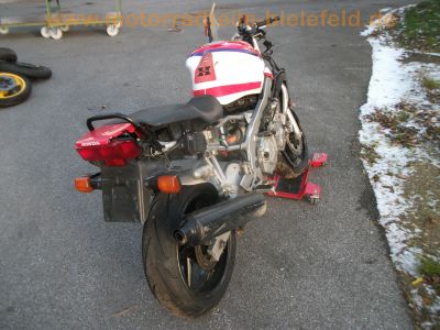 Honda_CBR_600_F_PC25_rot-weiss_CRASH_Hinterrad_7-Speichen_ENKEI_17_x_4_50_-_Auspuff__HM_MV9_E1_4.jpg