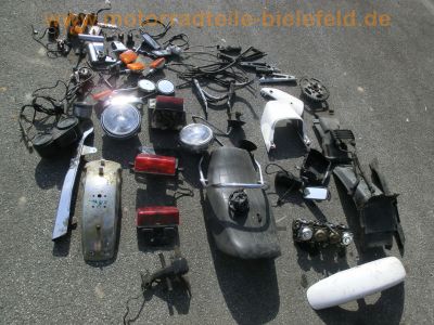 Yamaha_XJ_550_4V8_weiss_Ersatz-Teile_Motor_Heck-Buegel_-_wie_XJ_400_600_650_750_14.jpg