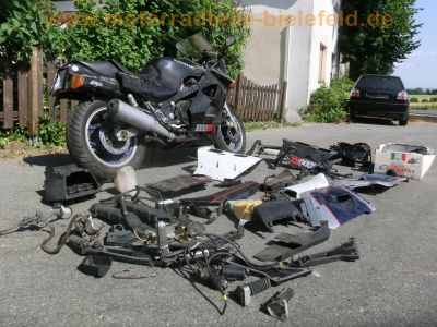 Kawasaki_GPZ_1000_RX_grau_Seitenschaden_ZXT00A_Extras_-_wie_ZX-10_ZXT00B_GPZ_900_750_R_ZX_900_A_3.jpg
