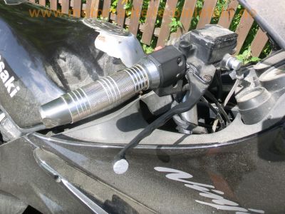 Kawasaki_GPZ_1000_RX_grau_Seitenschaden_ZXT00A_Extras_-_wie_ZX-10_ZXT00B_GPZ_900_750_R_ZX_900_A_69.jpg