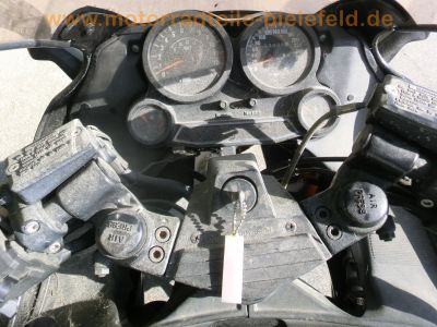 Kawasaki_GPZ_1000_RX_grau_Seitenschaden_ZXT00A_Extras_-_wie_ZX-10_ZXT00B_GPZ_900_750_R_ZX_900_A_80.jpg