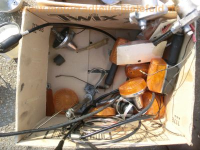 Suzuki_GS_550_E_neon-gelb_Ersatz-Teile_spares_spare_parts_-_wie_GS_400_500_750_850_1000_E_143.jpg