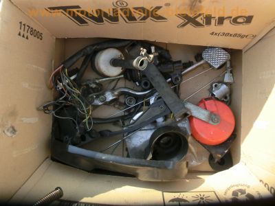 Suzuki_GS_550_E_neon-gelb_Ersatz-Teile_spares_spare_parts_-_wie_GS_400_500_750_850_1000_E_147.jpg