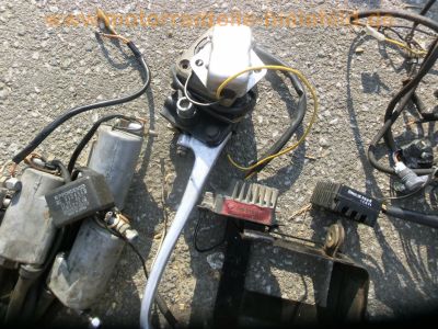Suzuki_GS_550_E_neon-gelb_Ersatz-Teile_spares_spare_parts_-_wie_GS_400_500_750_850_1000_E_189.jpg