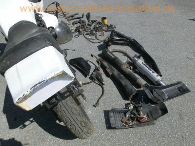 Kawasaki_KZ_750_R_weiss_ES-Verkleidung_GP_750_Z_mit_Z1-R_Z_1000_R_Maske_-_wie_Z_KZ_500_550_650_750_900_1000_25.jpg