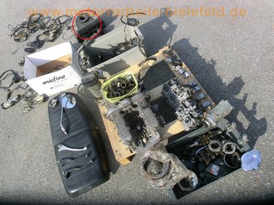 Kawasaki_KZ_650_B_Ersatz-Teile_spares_spare_parts_-_Sitzbank_Zylinder-Kopf_Vergaser_2.jpg