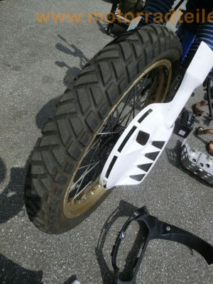 Honda_NX_650_Dominator_RD02_weiss_Hauptstaender_GIVI_Koffer-Traeger_-_wie_XR_SLR_FMX_650_RD06_RD08_RD09_Vigor_27.jpg