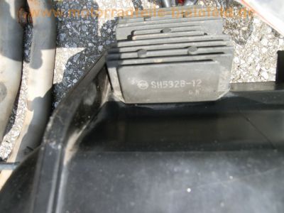 Honda_NX_650_Dominator_RD02_weiss_Hauptstaender_GIVI_Koffer-Traeger_-_wie_XR_SLR_FMX_650_RD06_RD08_RD09_Vigor_36.jpg