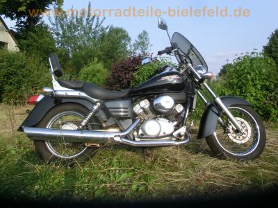 Honda_VT_125_C_SHADOW_JC29_schwarz_Chopper-Scheibe_Sissy-Bar_-_wie_XL_125_V_JC32_Varadero_CA_125_Rebel_JC26_JC24_43.jpg