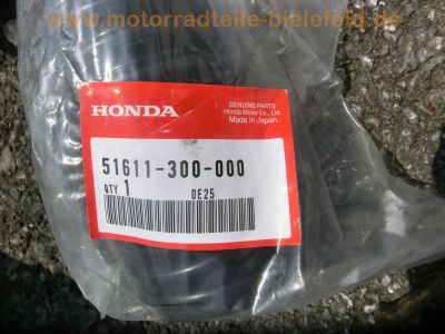 Honda_CB_550_K_K3_Four_CB_550_F_Four_orig__Auspuff_4-4_4in4_-_wie_CB_350_400_500_750_Four_64.jpg