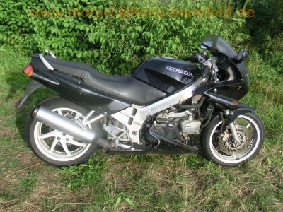Honda_VFR_750_F_RC36_grau_-_Motor_wie_VF_750_C_RC43_vgl__RC24_VFR_800_RC46_16.jpg